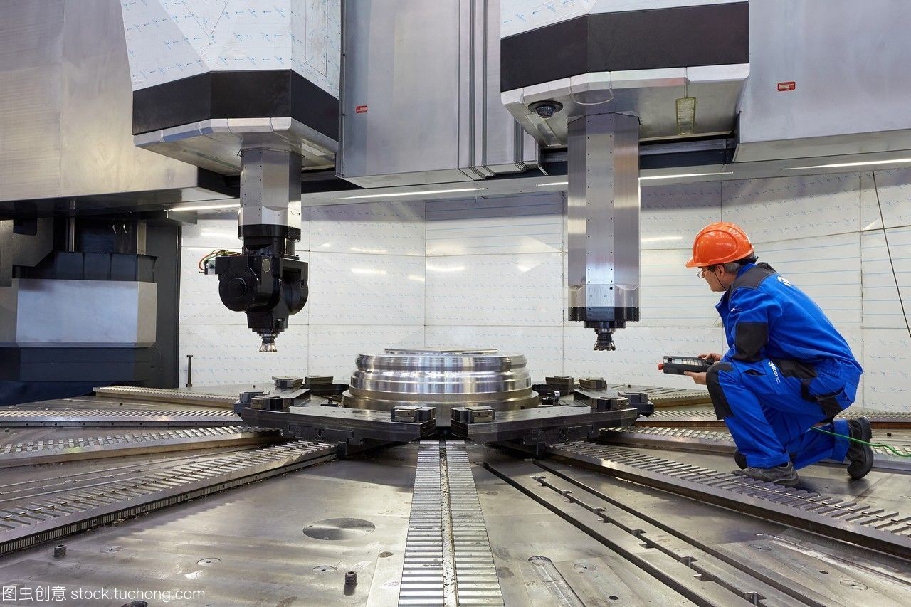 加工centercnc。立式車床采用全液壓導向的大尺寸鑄模結構。這門課程是自我定心的,是自動的嗎?=7000米設計,制造和安裝機床。泊斯德機械工具公司。asteasu。gipuzkoa。巴斯克的國家。西班牙。